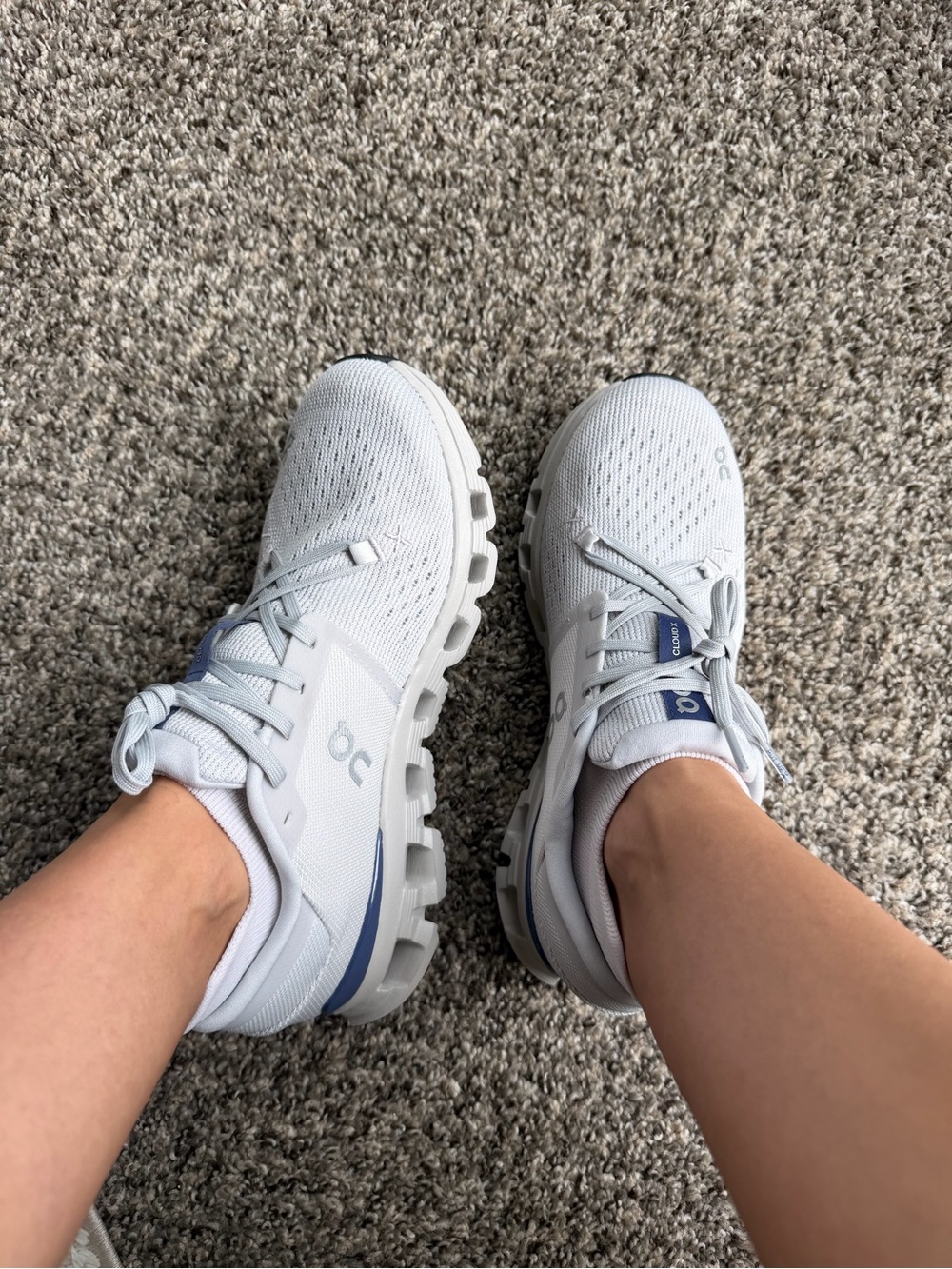 On Cloud Womens Shoes size 8.5